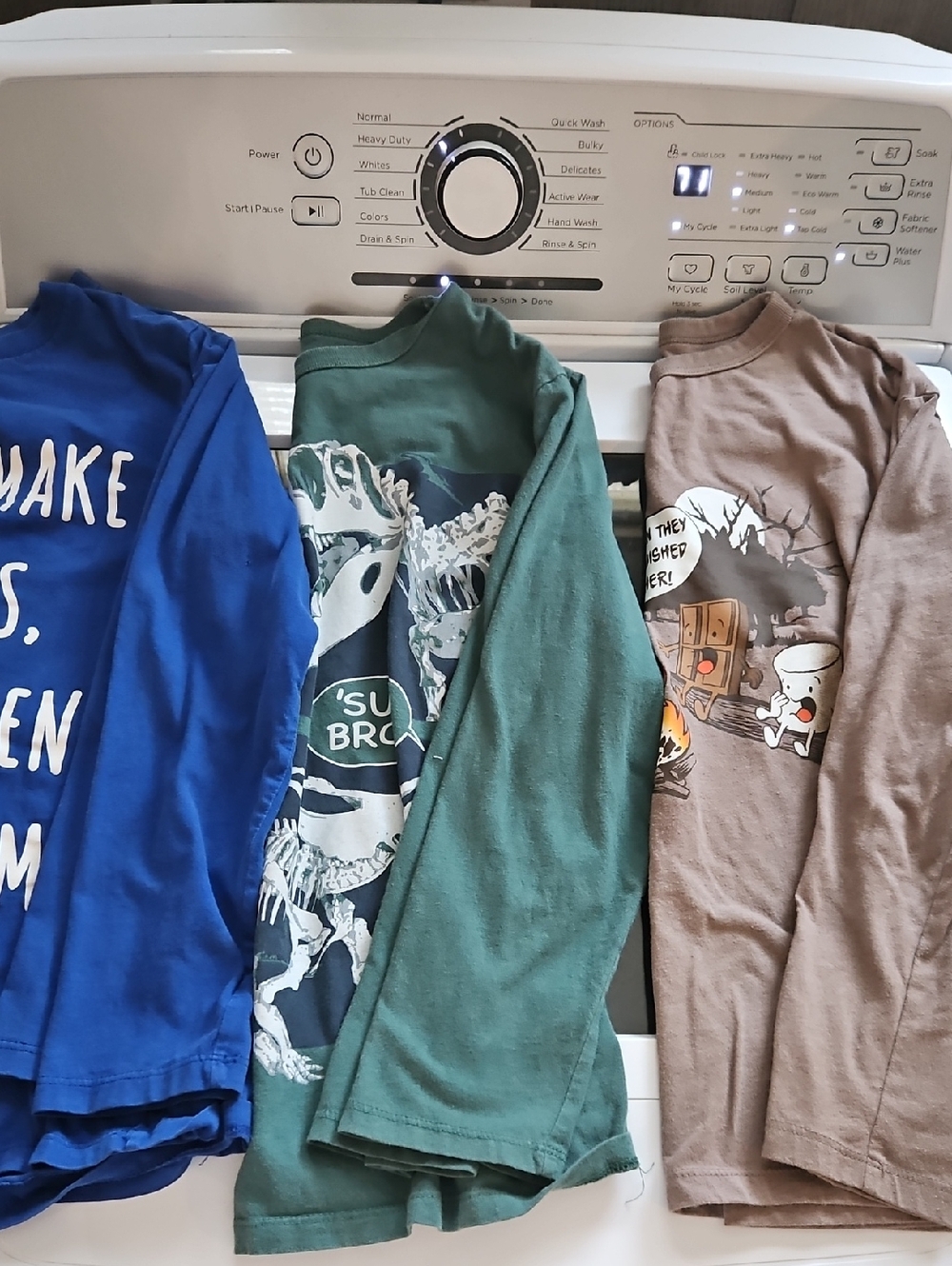 Size Medium (7/8) The Children's Place Long-Sleeve Graphic Tee Bundle